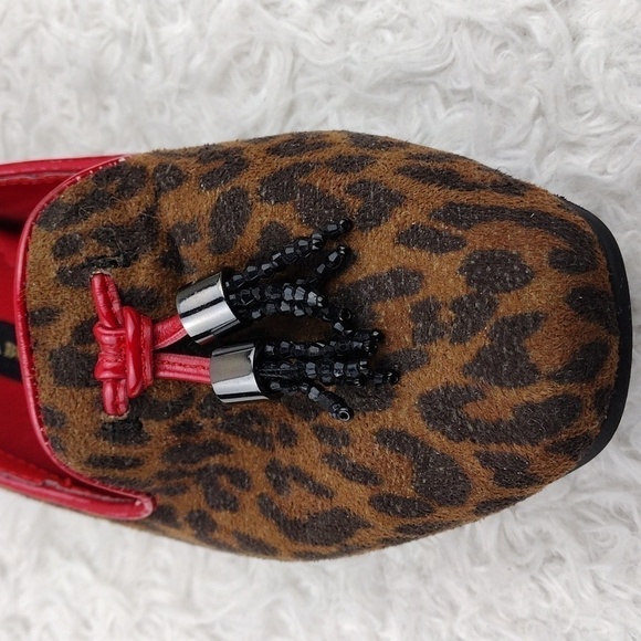 Dana Buchman Brown Leopard Print Leather Closed Almond Toe Slip On Flat Shoe - Picture 13 of 16